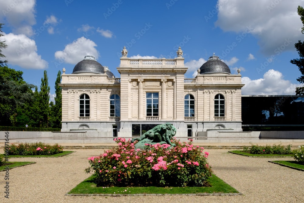AdobeStock_196071646_Preview Limoges